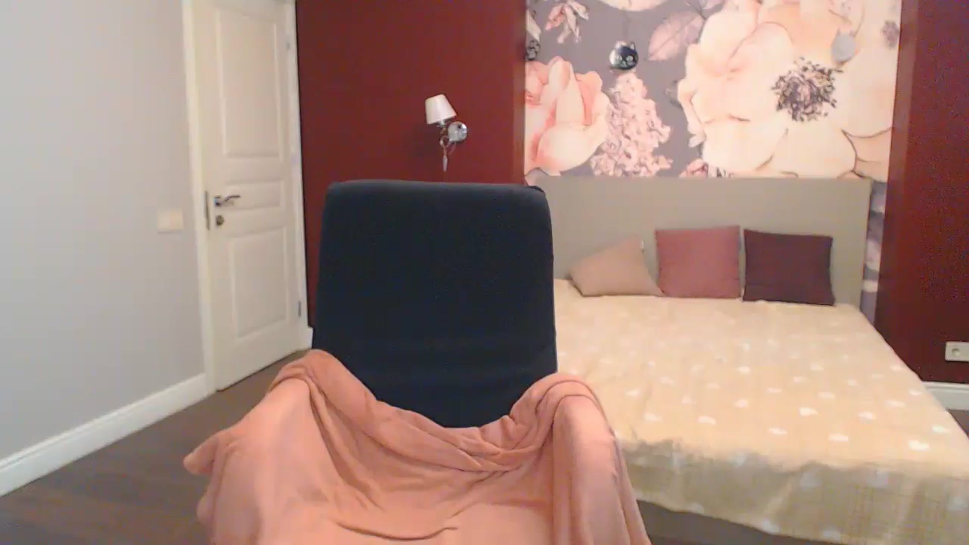 Gallery image thumbnail from Karina_Mils's myfreecams stream on, 07/07/2024, 10:29 image 17 of 20