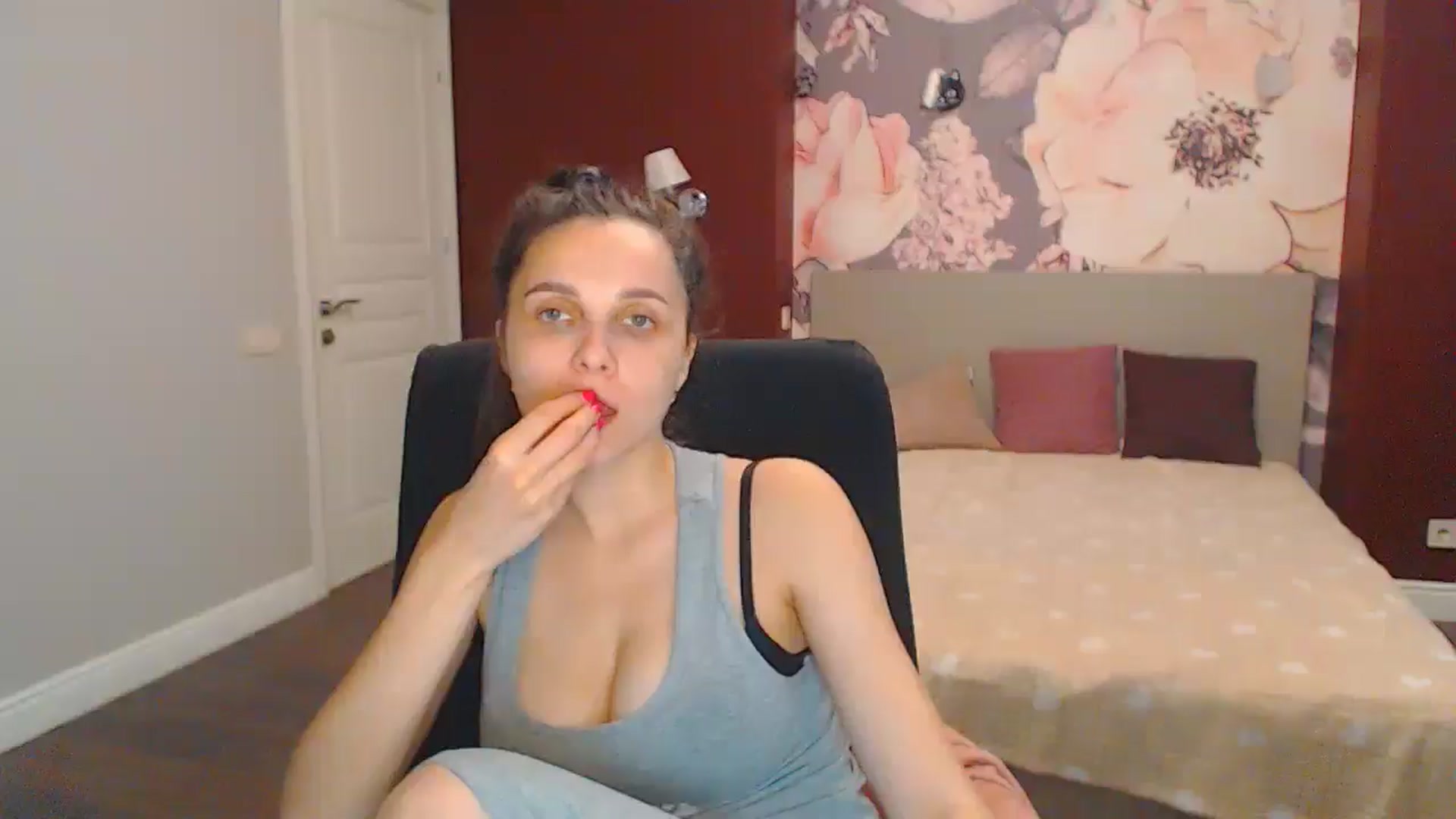 Gallery image thumbnail from Karina_Mils's myfreecams stream on, 07/07/2024, 10:29 image 11 of 20