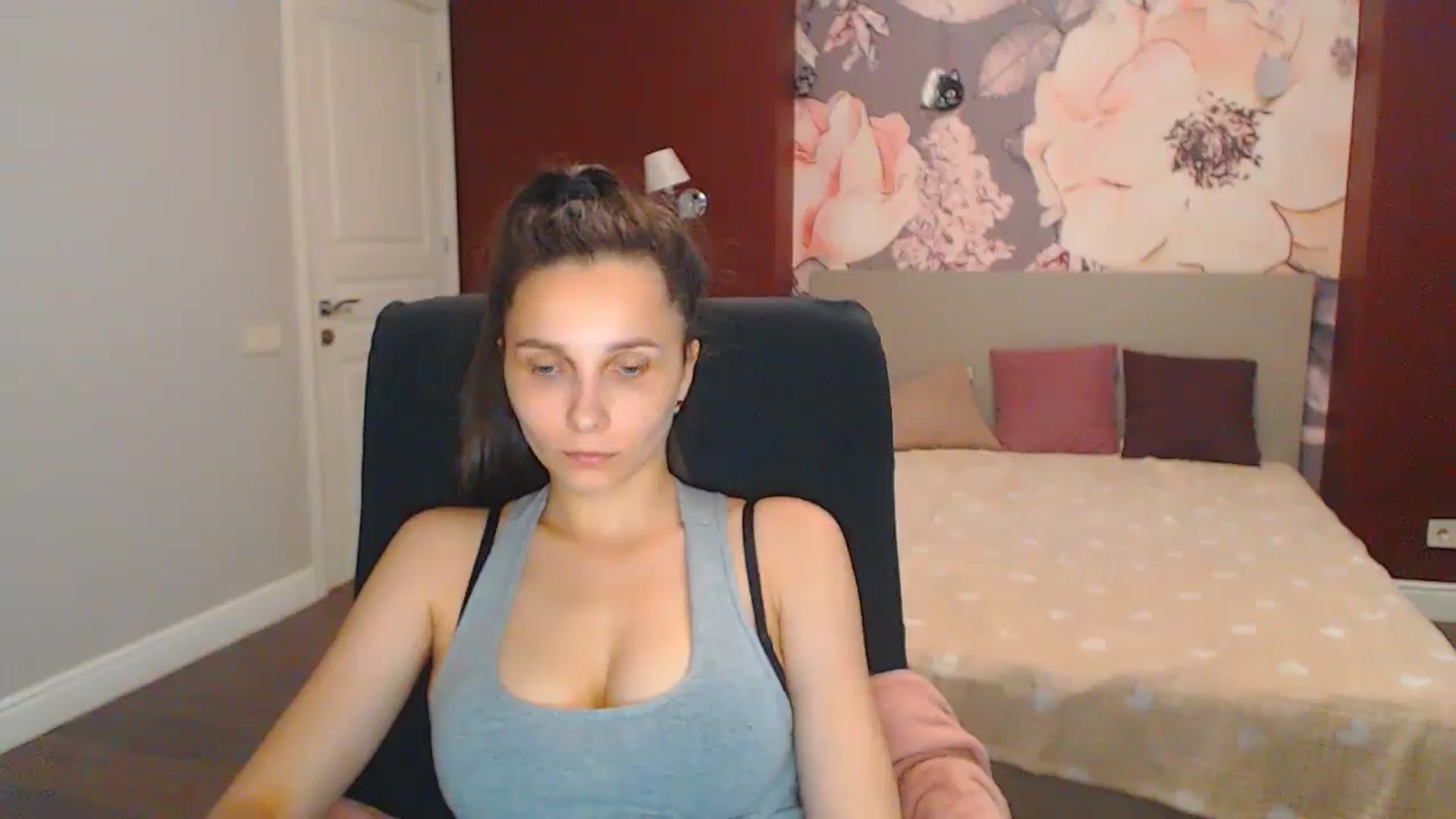 Gallery image thumbnail from Karina_Mils's myfreecams stream on, 07/07/2024, 10:29 image 10 of 20