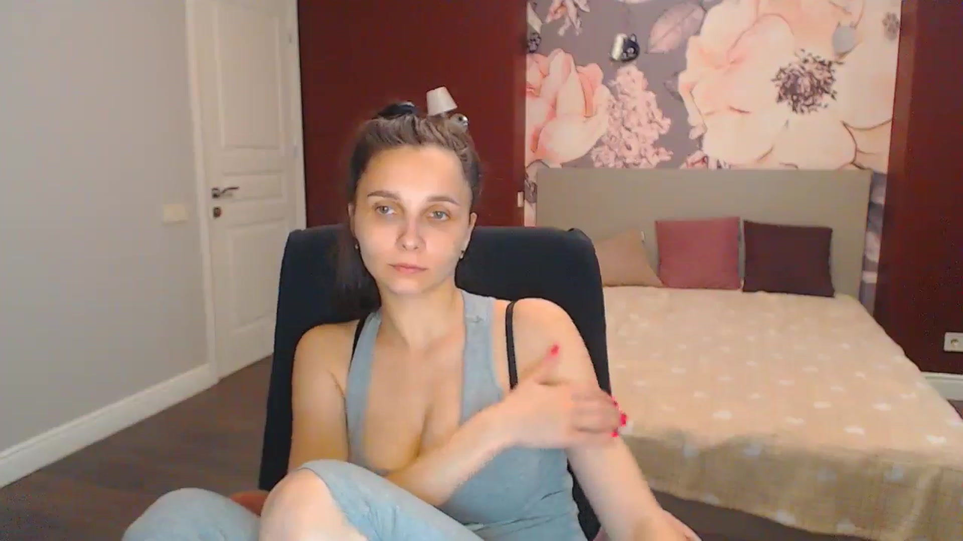 Gallery image thumbnail from Karina_Mils's myfreecams stream on, 07/07/2024, 10:29 image 6 of 20