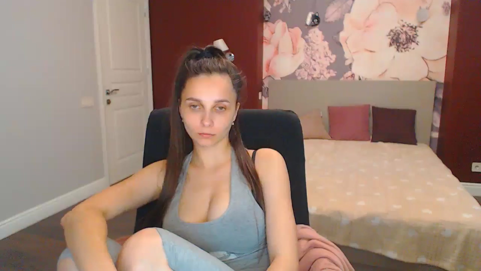 Gallery image thumbnail from Karina_Mils's myfreecams stream on, 07/07/2024, 10:29 image 13 of 20