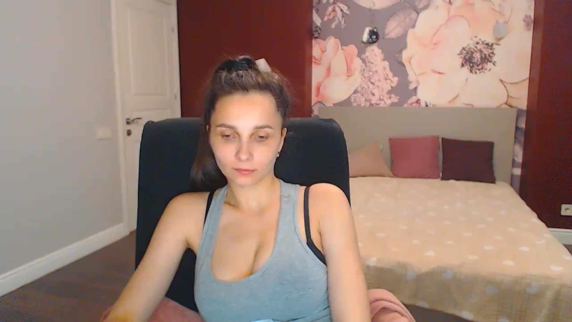 Gallery image thumbnail from Karina_Mils's myfreecams stream on, 07/07/2024, 10:29 image 9 of 20