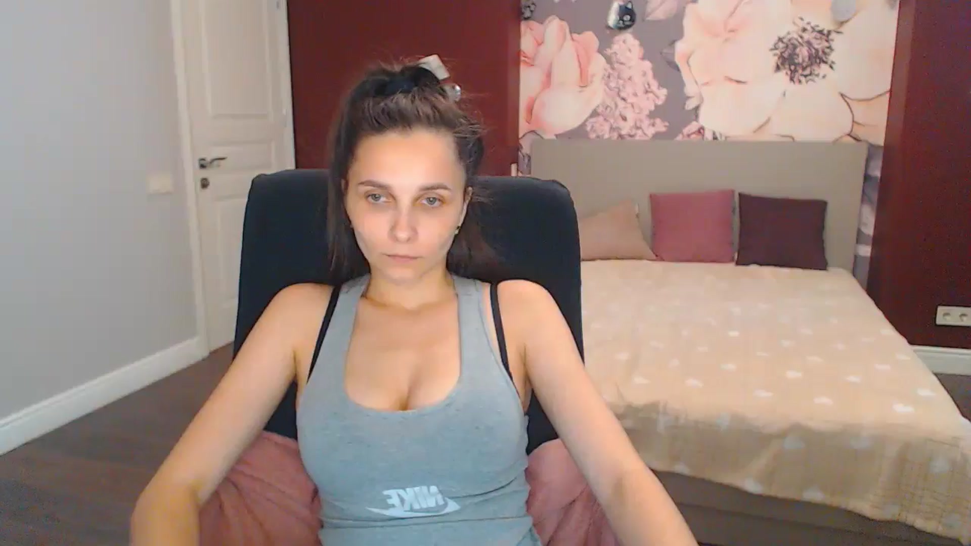 Gallery image thumbnail from Karina_Mils's myfreecams stream on, 07/07/2024, 11:30 image 1 of 20