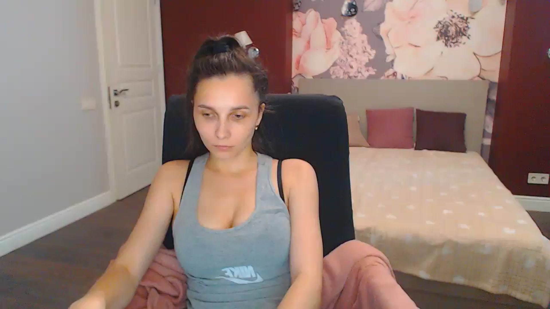 Gallery image thumbnail from Karina_Mils's myfreecams stream on, 07/07/2024, 11:30 image 7 of 20