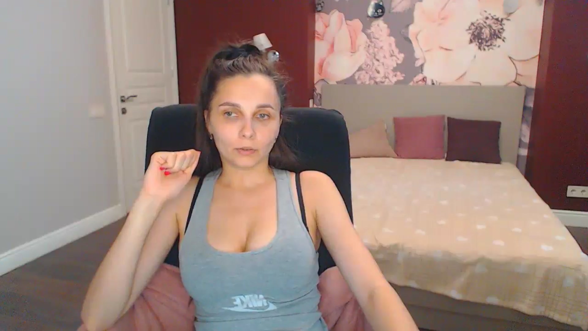 Gallery image thumbnail from Karina_Mils's myfreecams stream on, 07/07/2024, 11:30 image 2 of 20