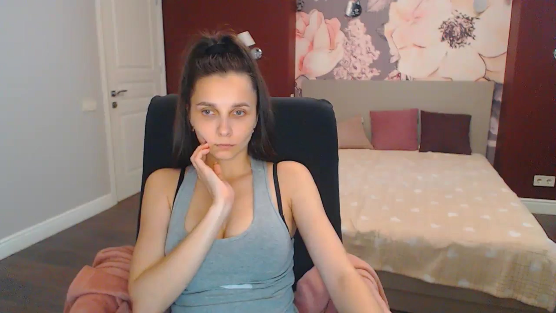 Gallery image thumbnail from Karina_Mils's myfreecams stream on, 07/07/2024, 11:30 image 12 of 20