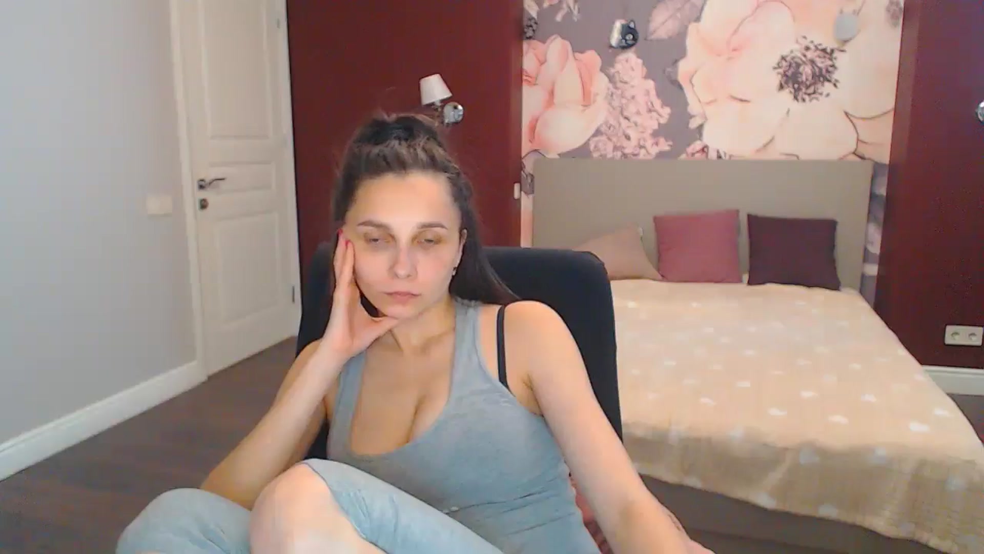 Gallery image thumbnail from Karina_Mils's myfreecams stream on, 07/07/2024, 12:06 image 6 of 20