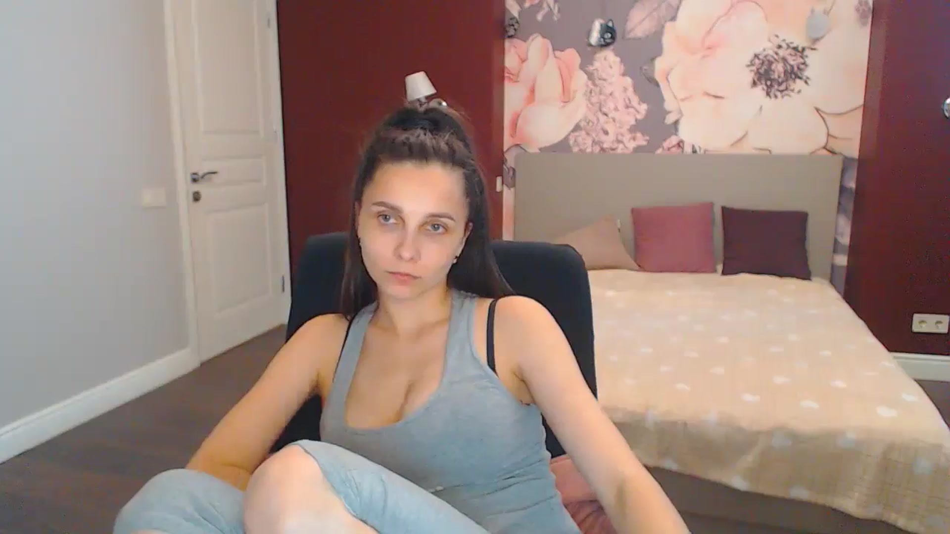 Gallery image thumbnail from Karina_Mils's myfreecams stream on, 07/07/2024, 12:06 image 4 of 20