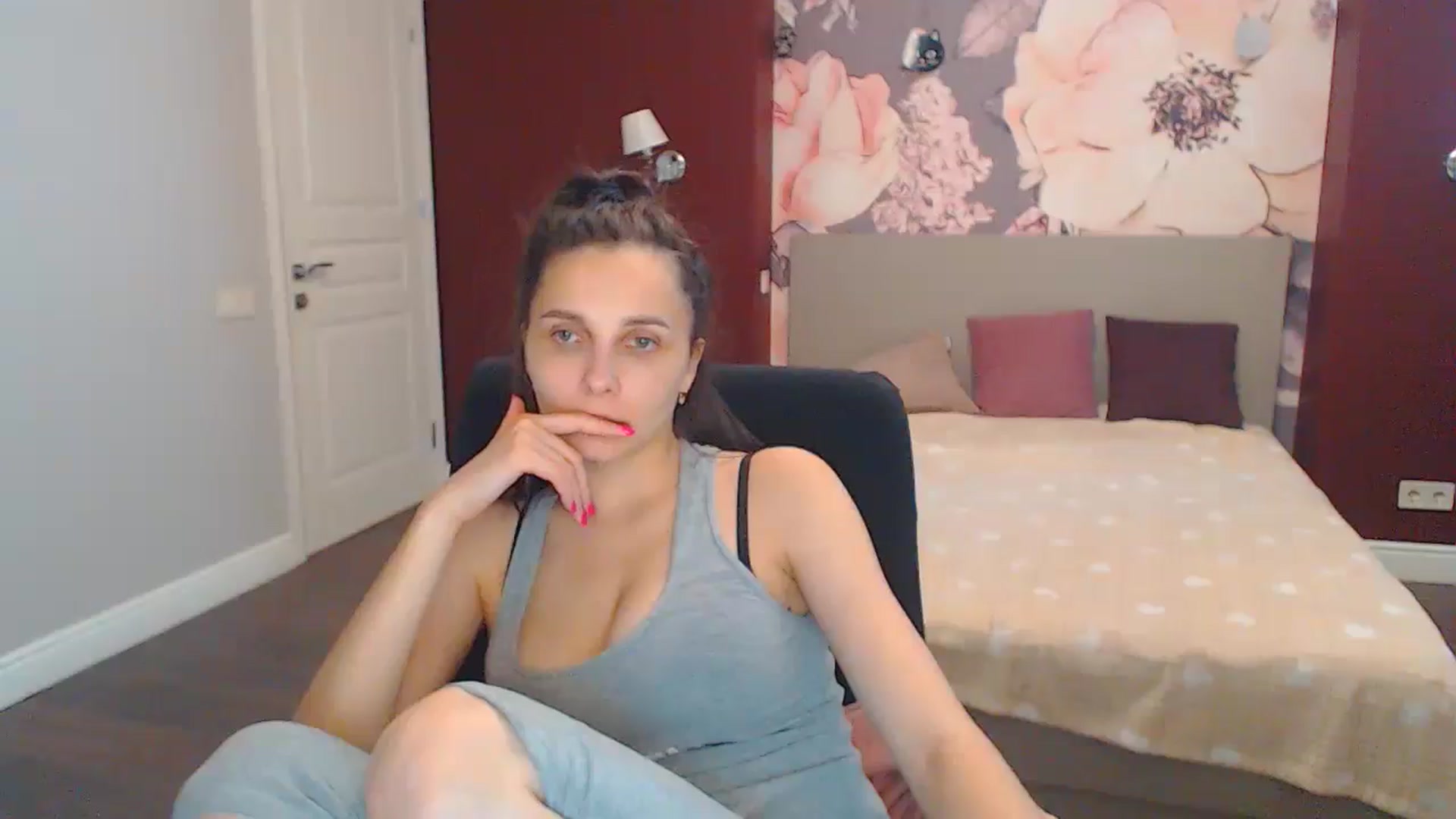 Gallery image thumbnail from Karina_Mils's myfreecams stream on, 07/07/2024, 12:06 image 14 of 20
