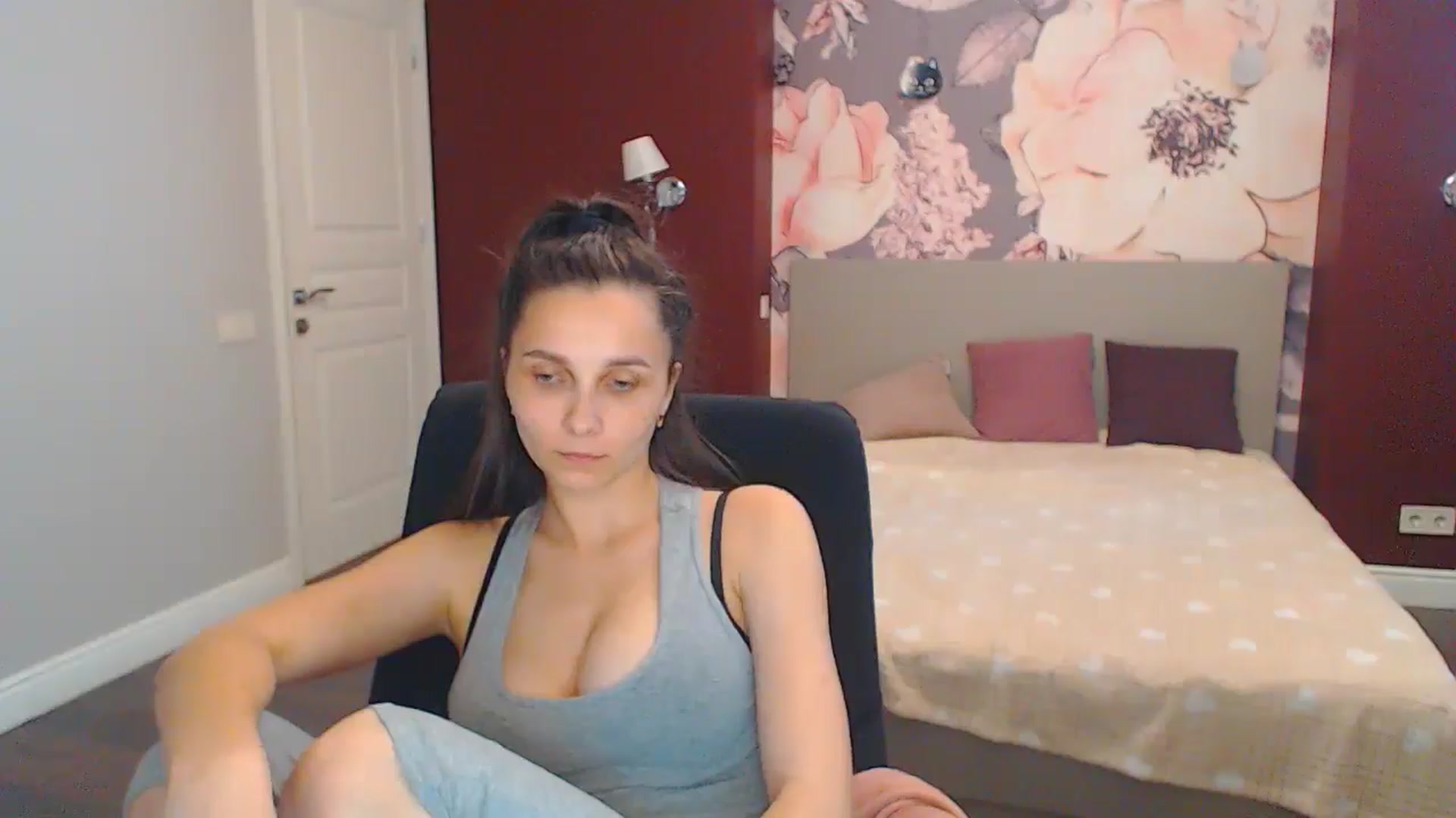 Gallery image thumbnail from Karina_Mils's myfreecams stream on, 07/07/2024, 12:46 image 17 of 20