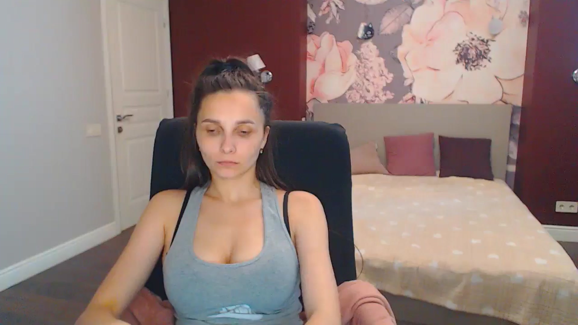 Gallery image thumbnail from Karina_Mils's myfreecams stream on, 07/07/2024, 12:46 image 6 of 20