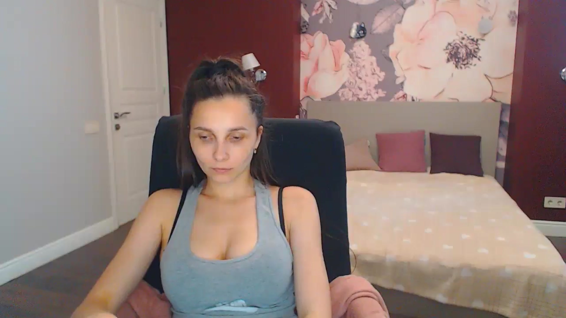 Gallery image thumbnail from Karina_Mils's myfreecams stream on, 07/07/2024, 12:46 image 10 of 20