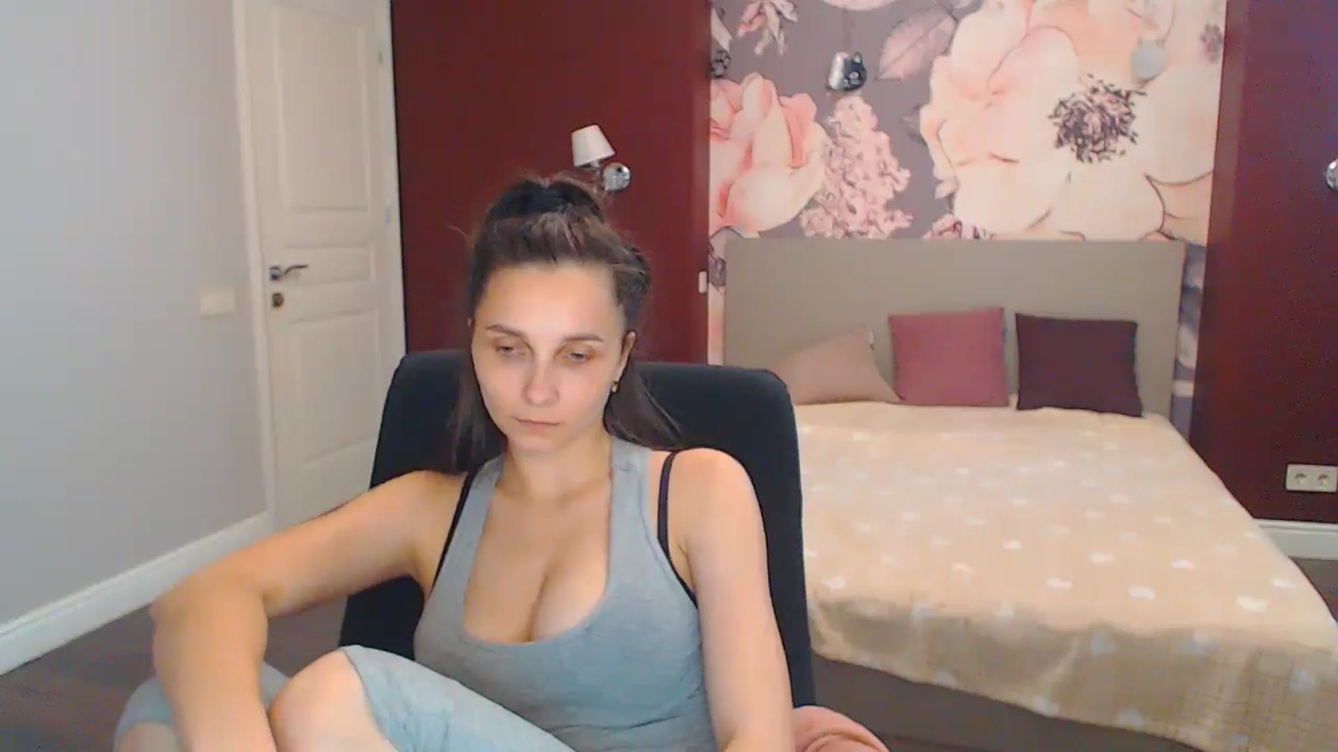 Gallery image thumbnail from Karina_Mils's myfreecams stream on, 07/07/2024, 12:46 image 16 of 20