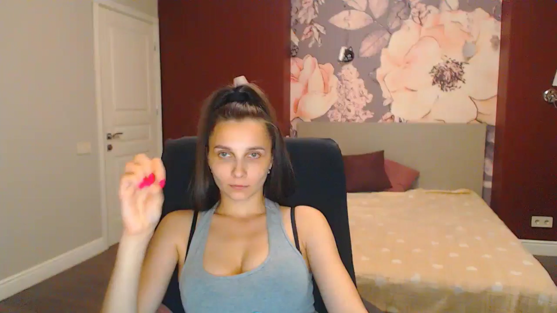 Gallery image thumbnail from Karina_Mils's myfreecams stream on, 07/07/2024, 19:33 image 15 of 20
