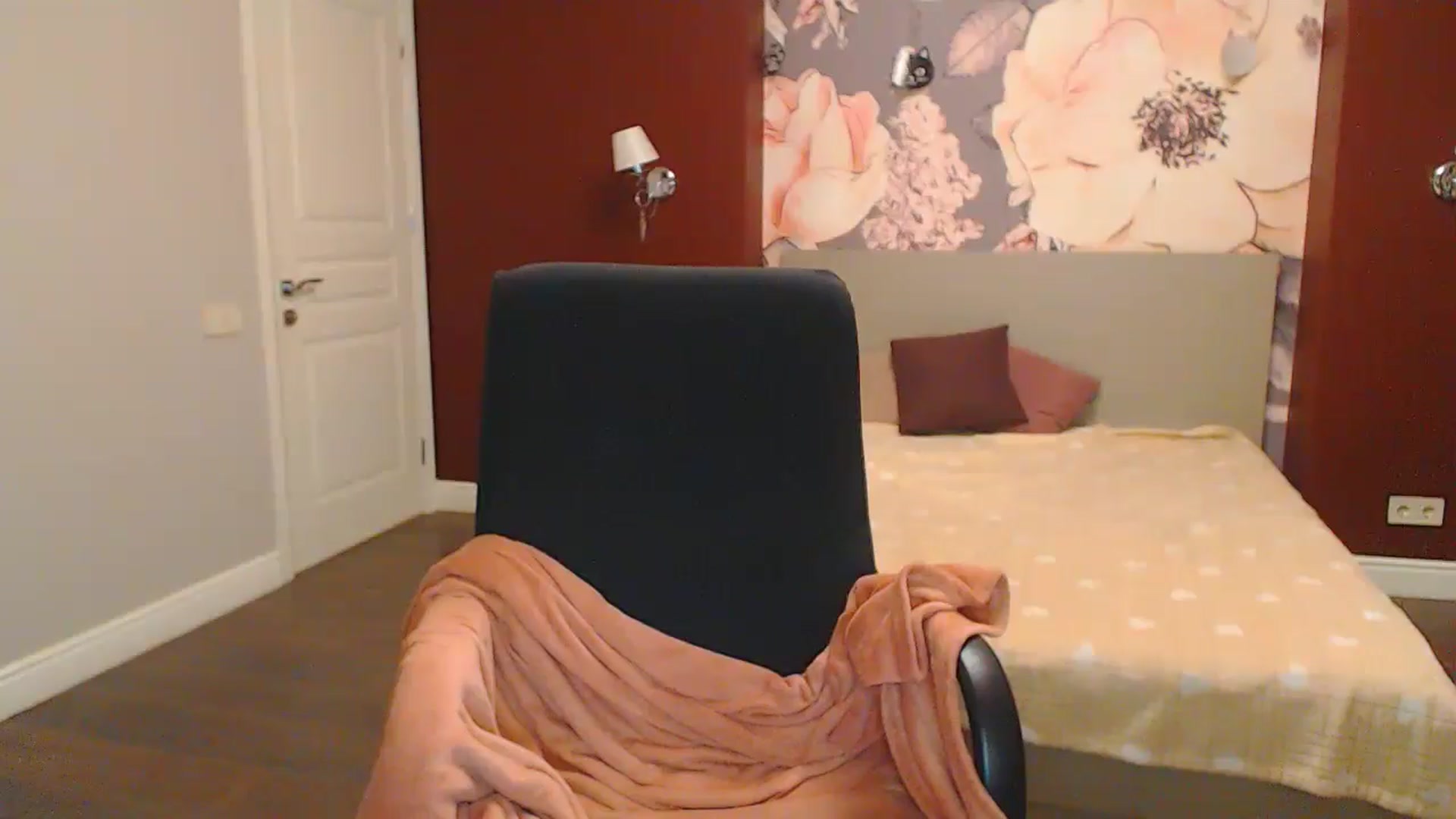 Gallery image thumbnail from Karina_Mils's myfreecams stream on, 07/07/2024, 19:33 image 9 of 20