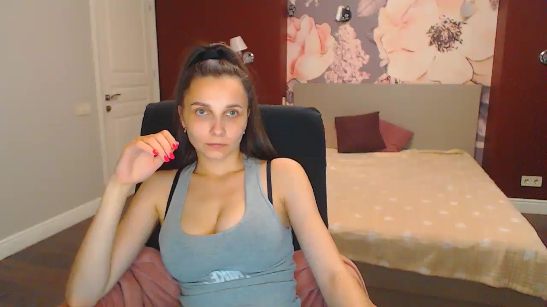 Gallery image thumbnail from Karina_Mils's myfreecams stream on, 07/07/2024, 19:33 image 3 of 20