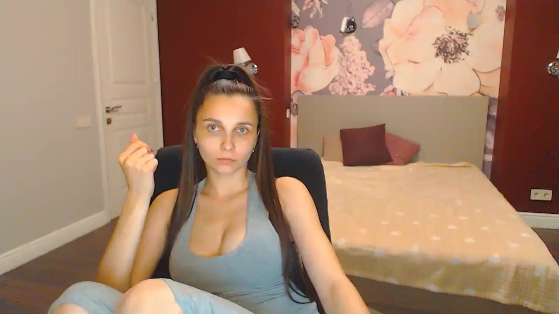 Gallery image thumbnail from Karina_Mils's myfreecams stream on, 07/07/2024, 19:33 image 13 of 20