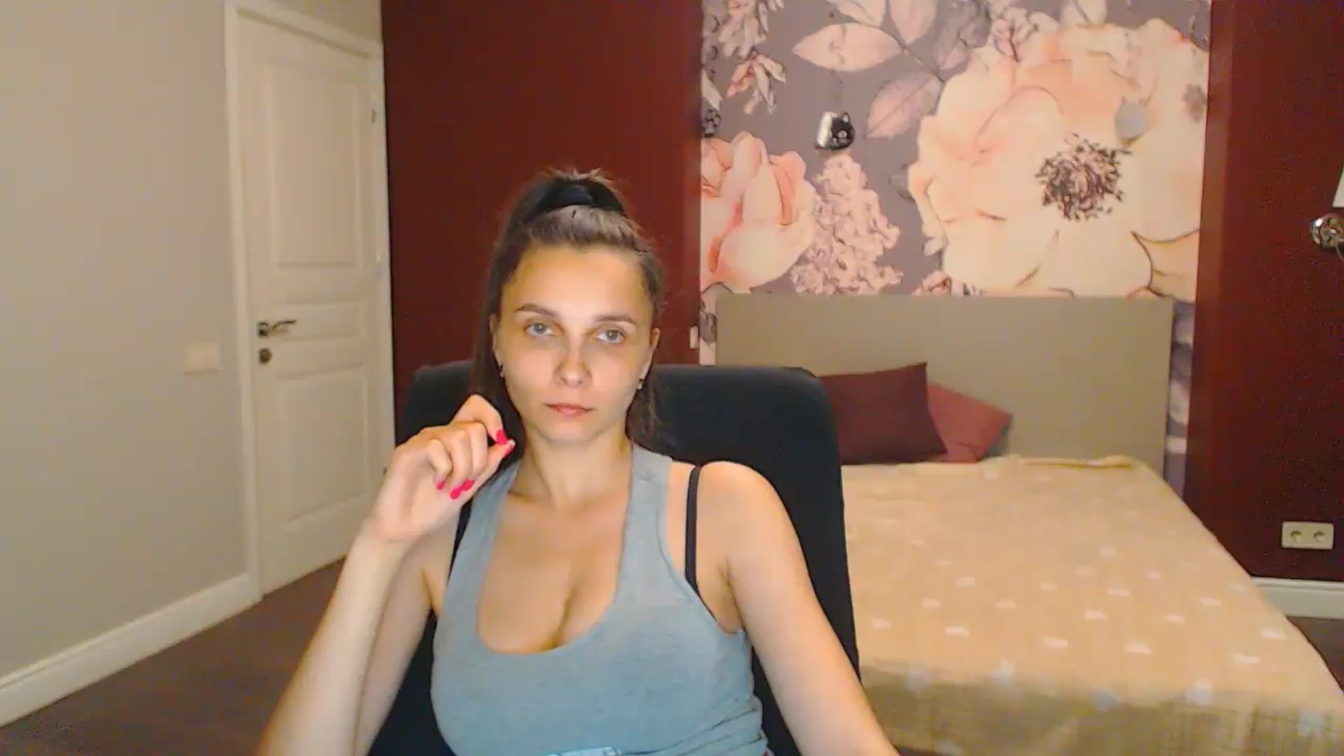 Gallery image thumbnail from Karina_Mils's myfreecams stream on, 07/07/2024, 19:33 image 16 of 20