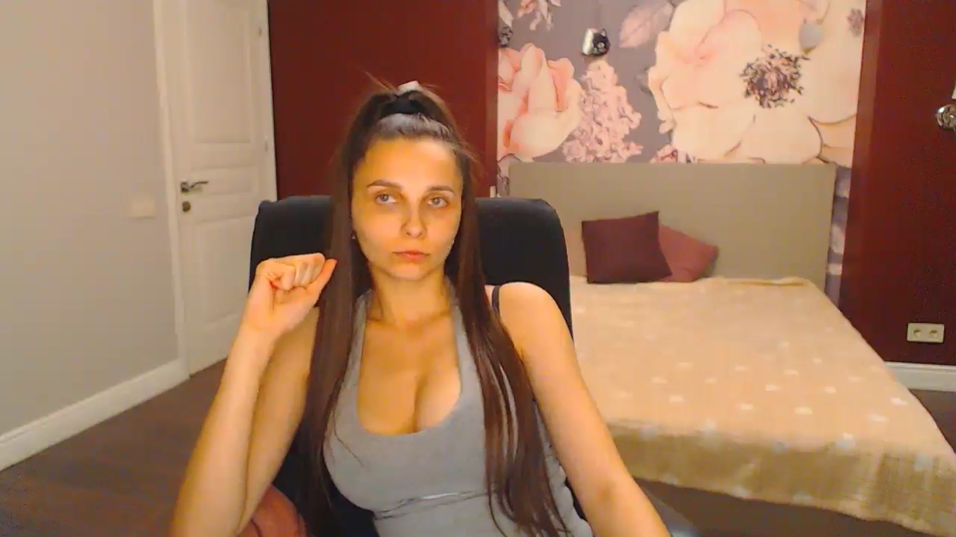Gallery image thumbnail from Karina_Mils's myfreecams stream on, 07/07/2024, 19:33 image 14 of 20