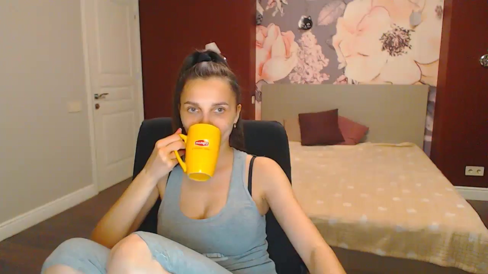 Gallery image thumbnail from Karina_Mils's myfreecams stream on, 07/07/2024, 19:33 image 10 of 20