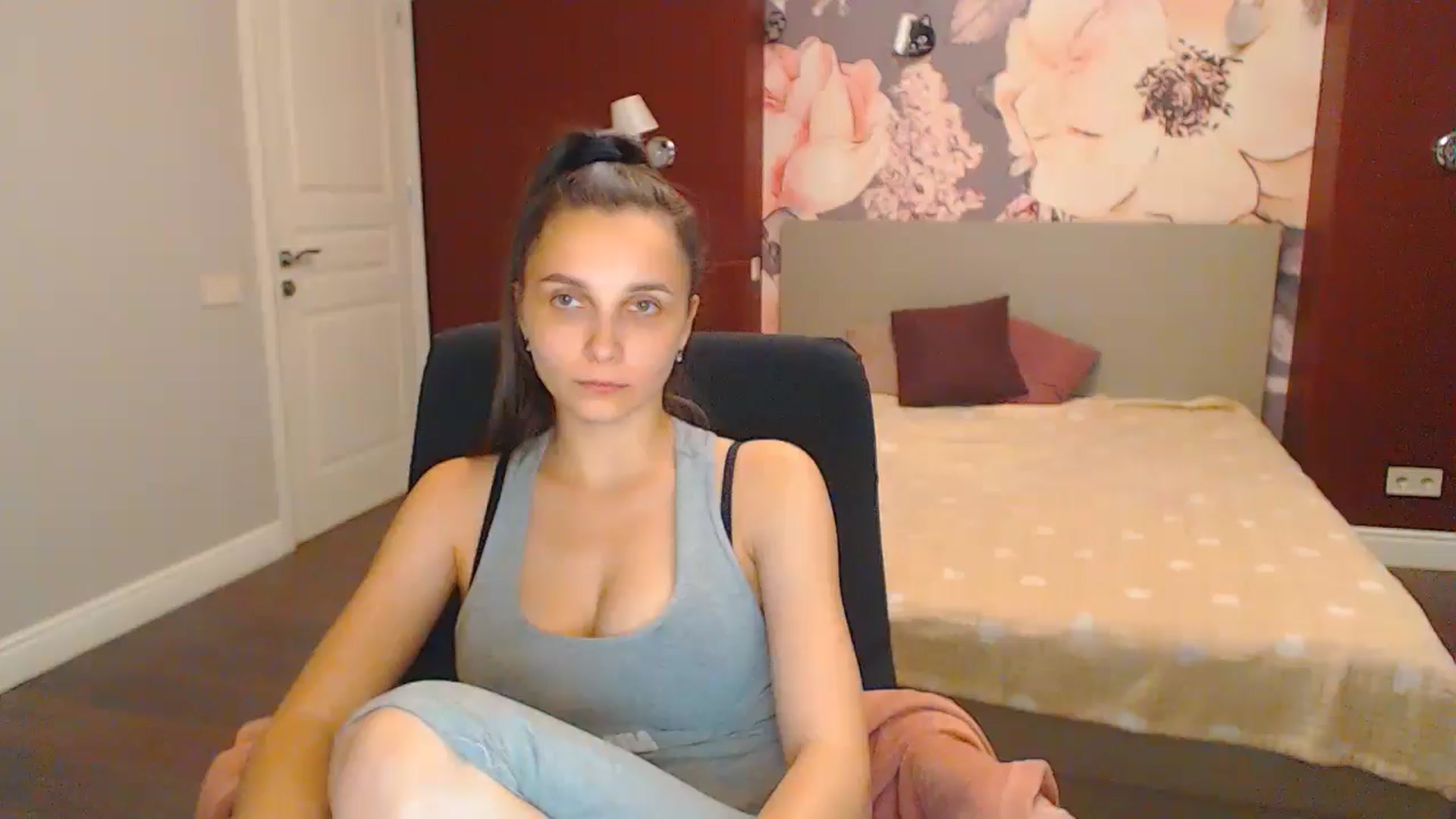 Gallery image thumbnail from Karina_Mils's myfreecams stream on, 07/07/2024, 19:33 image 4 of 20