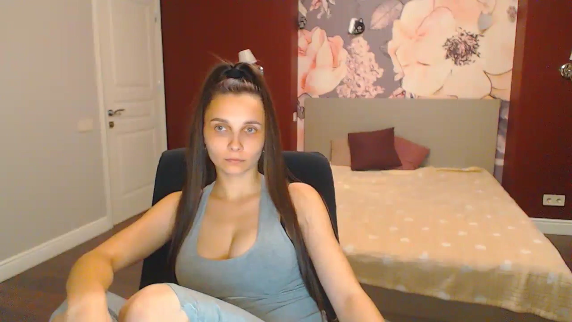 Gallery image thumbnail from Karina_Mils's myfreecams stream on, 07/07/2024, 19:33 image 12 of 20