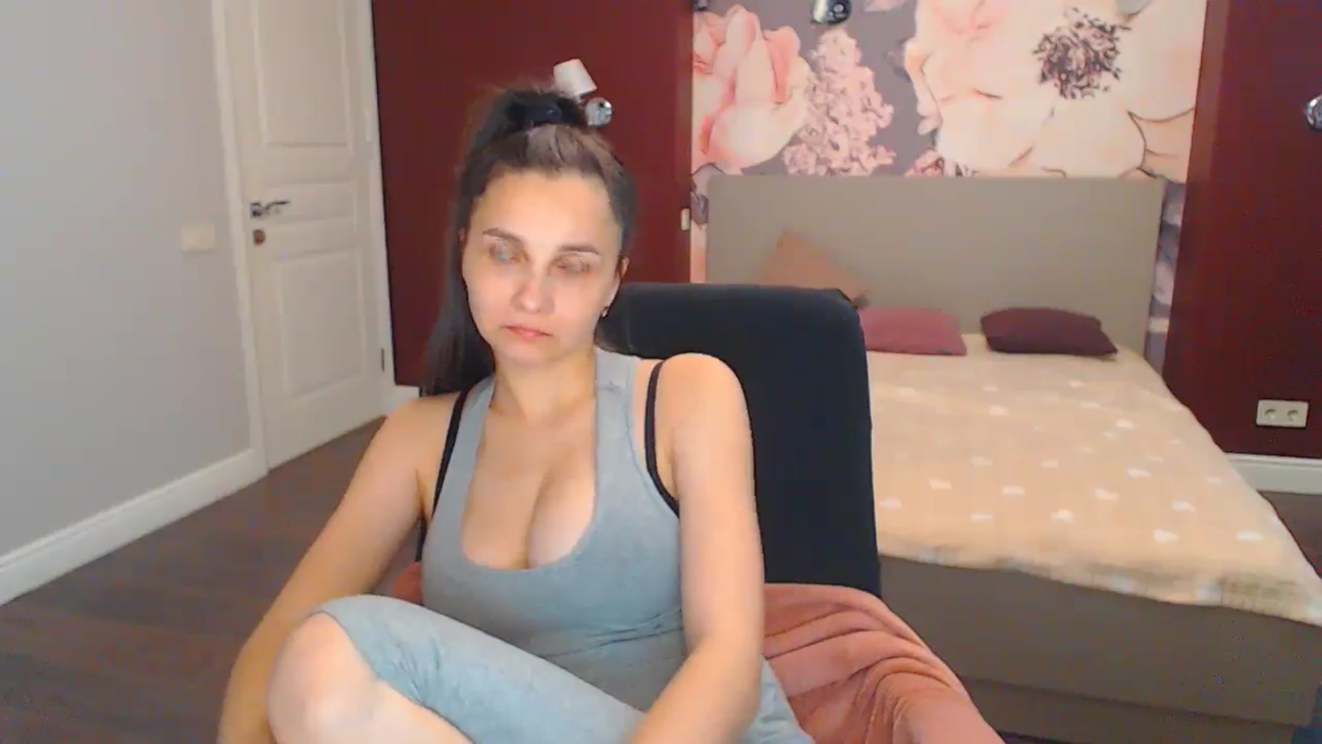 Gallery image thumbnail from Karina_Mils's myfreecams stream on, 07/08/2024, 10:22 image 12 of 20
