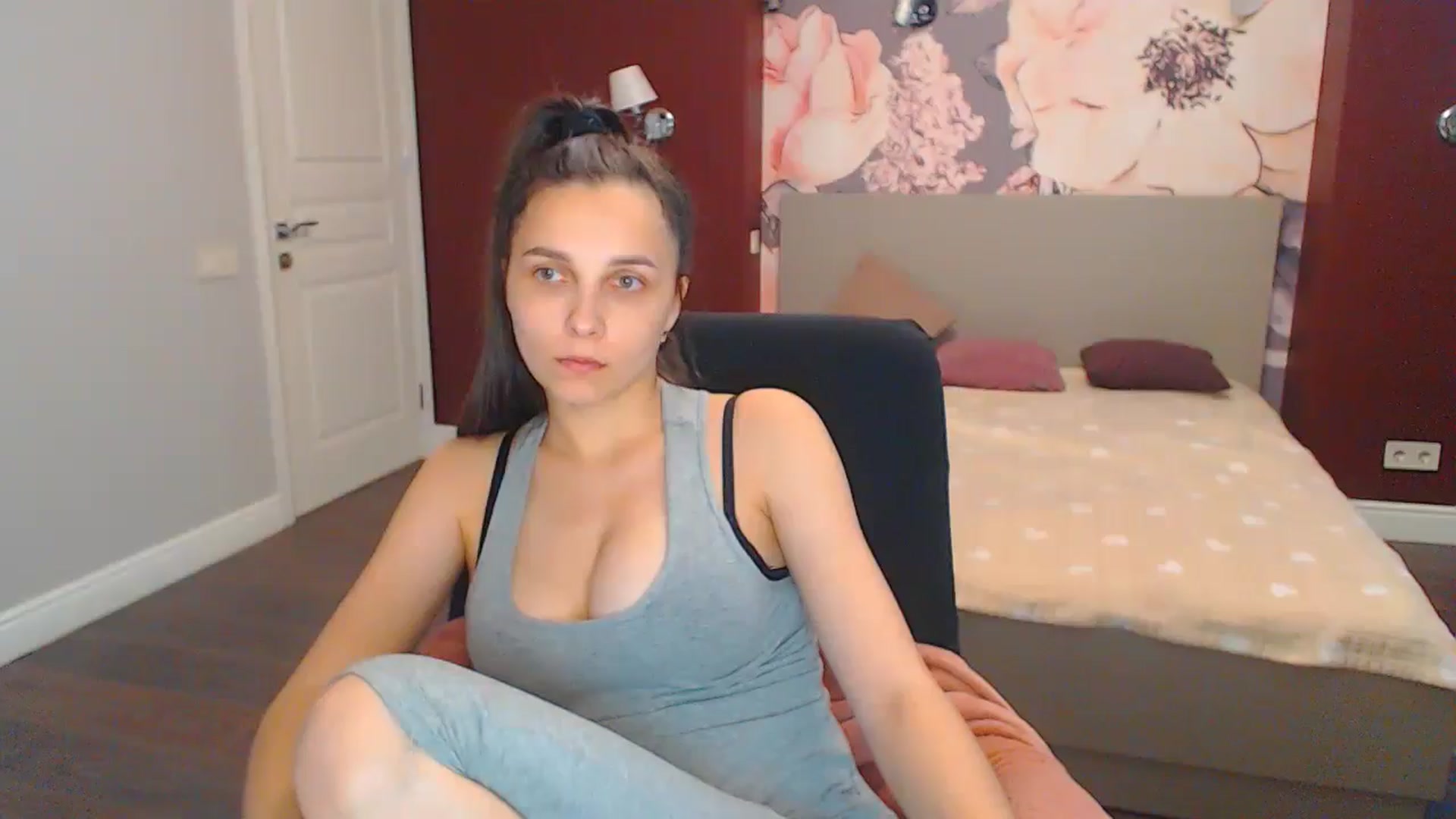 Gallery image thumbnail from Karina_Mils's myfreecams stream on, 07/08/2024, 10:22 image 8 of 20