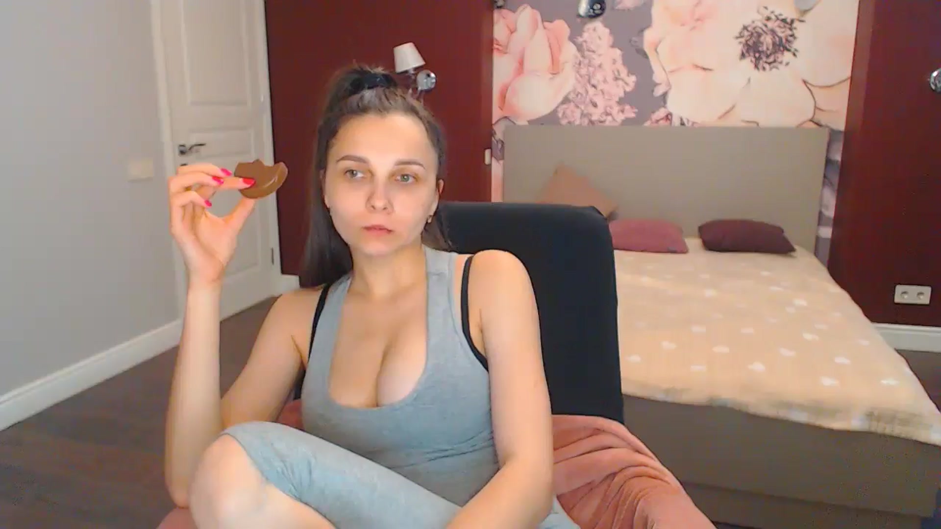 Gallery image thumbnail from Karina_Mils's myfreecams stream on, 07/08/2024, 10:22 image 5 of 20