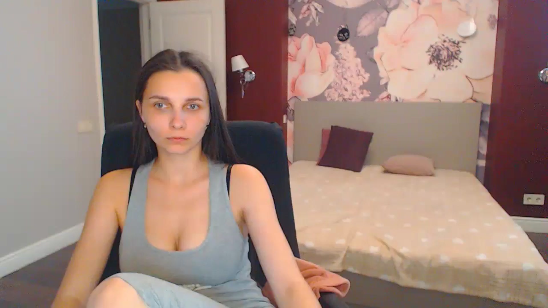 Gallery image thumbnail from Karina_Mils's myfreecams stream on, 07/11/2024, 13:04 image 13 of 20