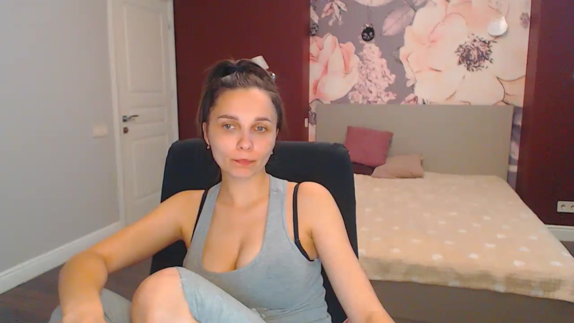 Gallery image thumbnail from Karina_Mils's myfreecams stream on, 07/14/2024, 10:42 image 16 of 20