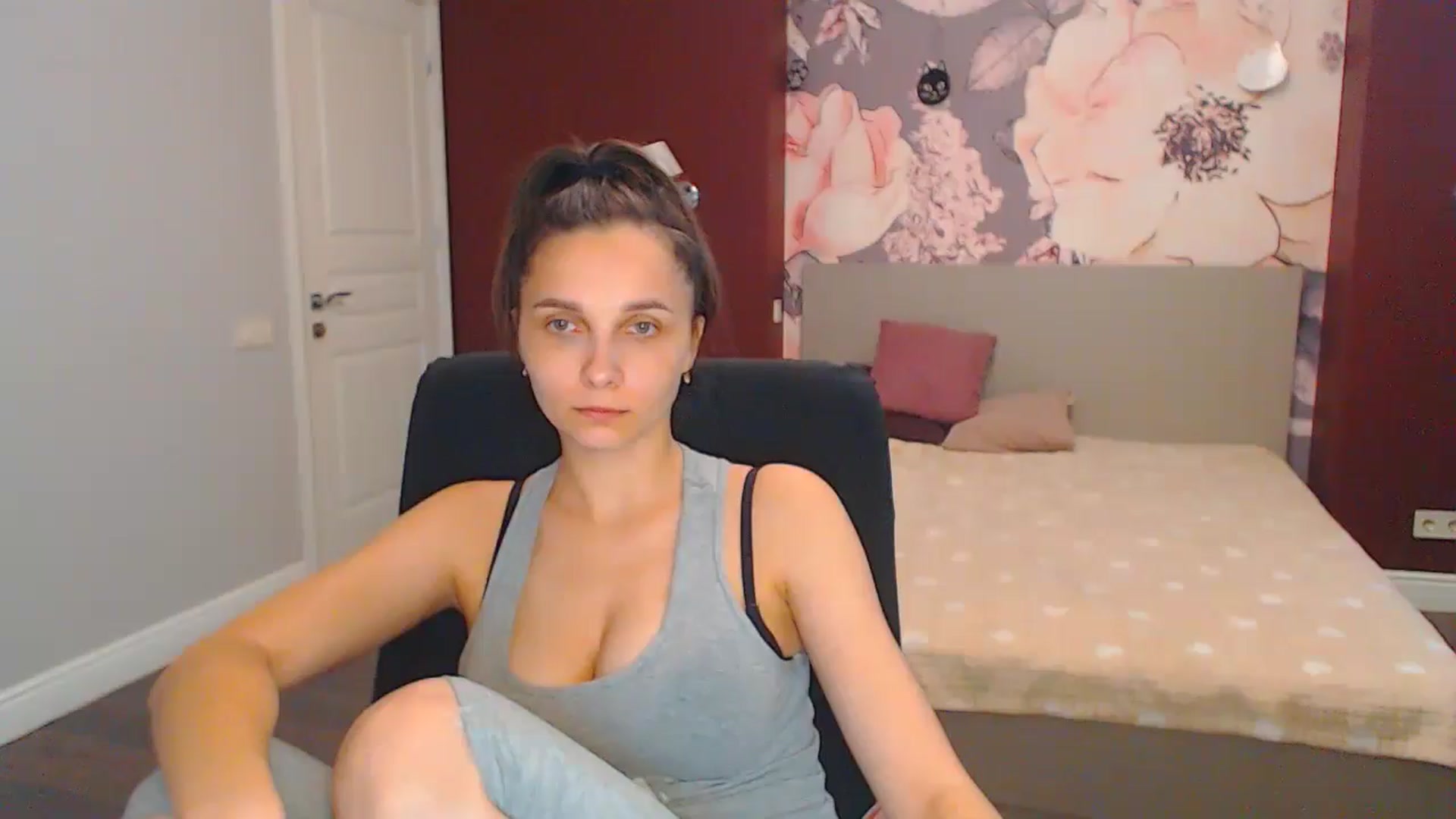Gallery image thumbnail from Karina_Mils's myfreecams stream on, 07/14/2024, 10:42 image 15 of 20