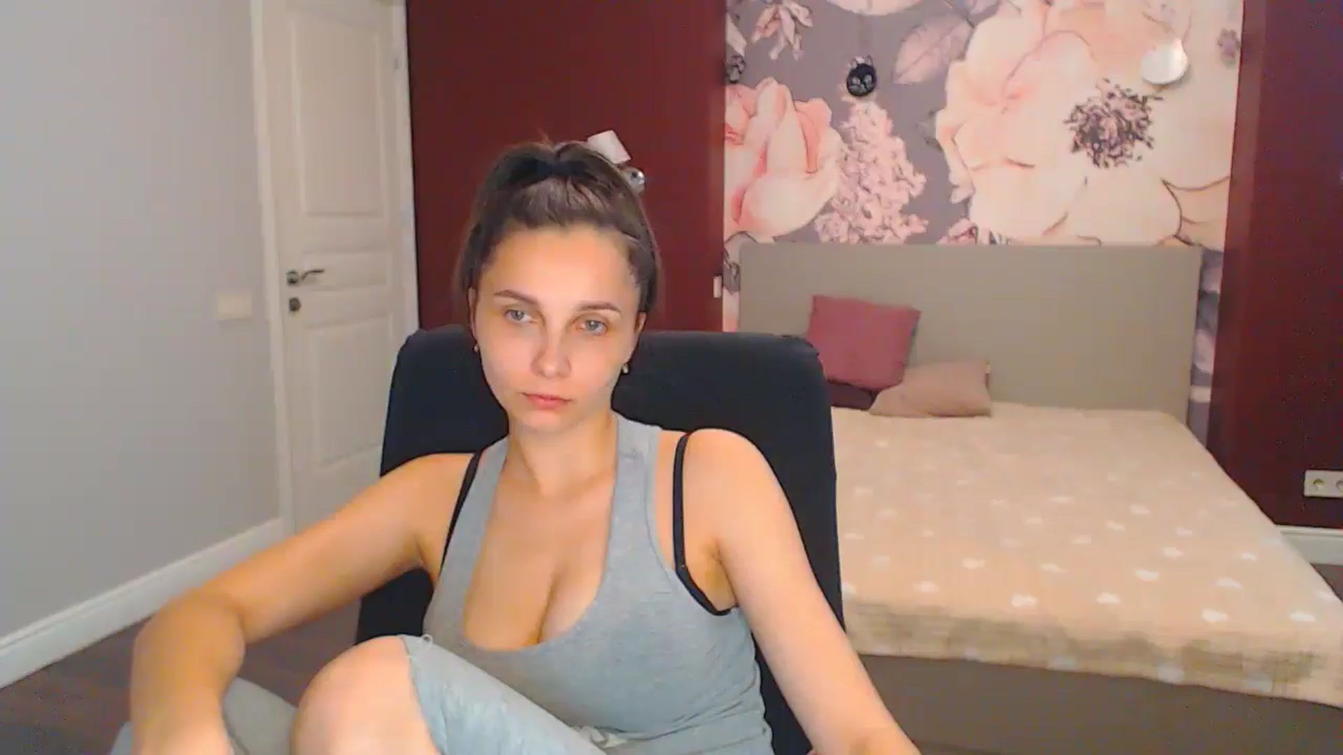 Gallery image thumbnail from Karina_Mils's myfreecams stream on, 07/14/2024, 10:42 image 19 of 20
