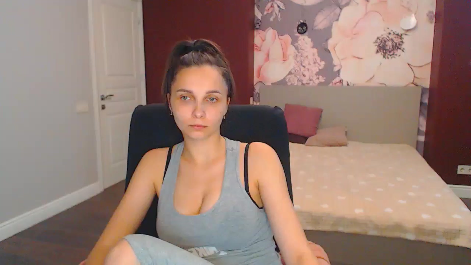Gallery image thumbnail from Karina_Mils's myfreecams stream on, 07/14/2024, 10:42 image 13 of 20
