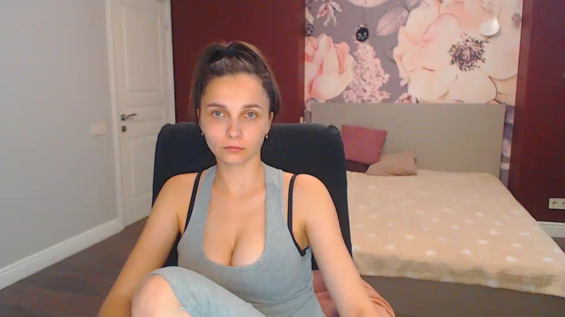 Gallery image thumbnail from Karina_Mils's myfreecams stream on, 07/14/2024, 10:42 image 5 of 20