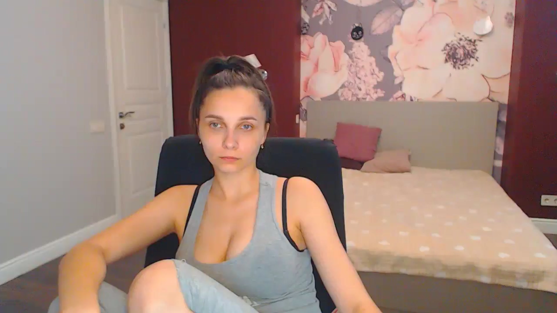 Gallery image thumbnail from Karina_Mils's myfreecams stream on, 07/14/2024, 10:42 image 18 of 20