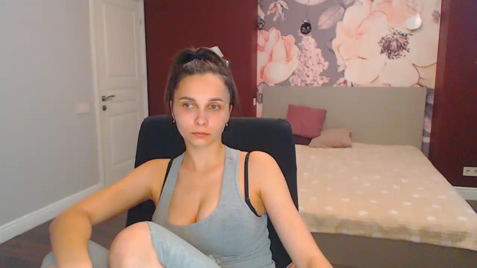 Gallery image thumbnail from Karina_Mils's myfreecams stream on, 07/14/2024, 10:42 image 17 of 20
