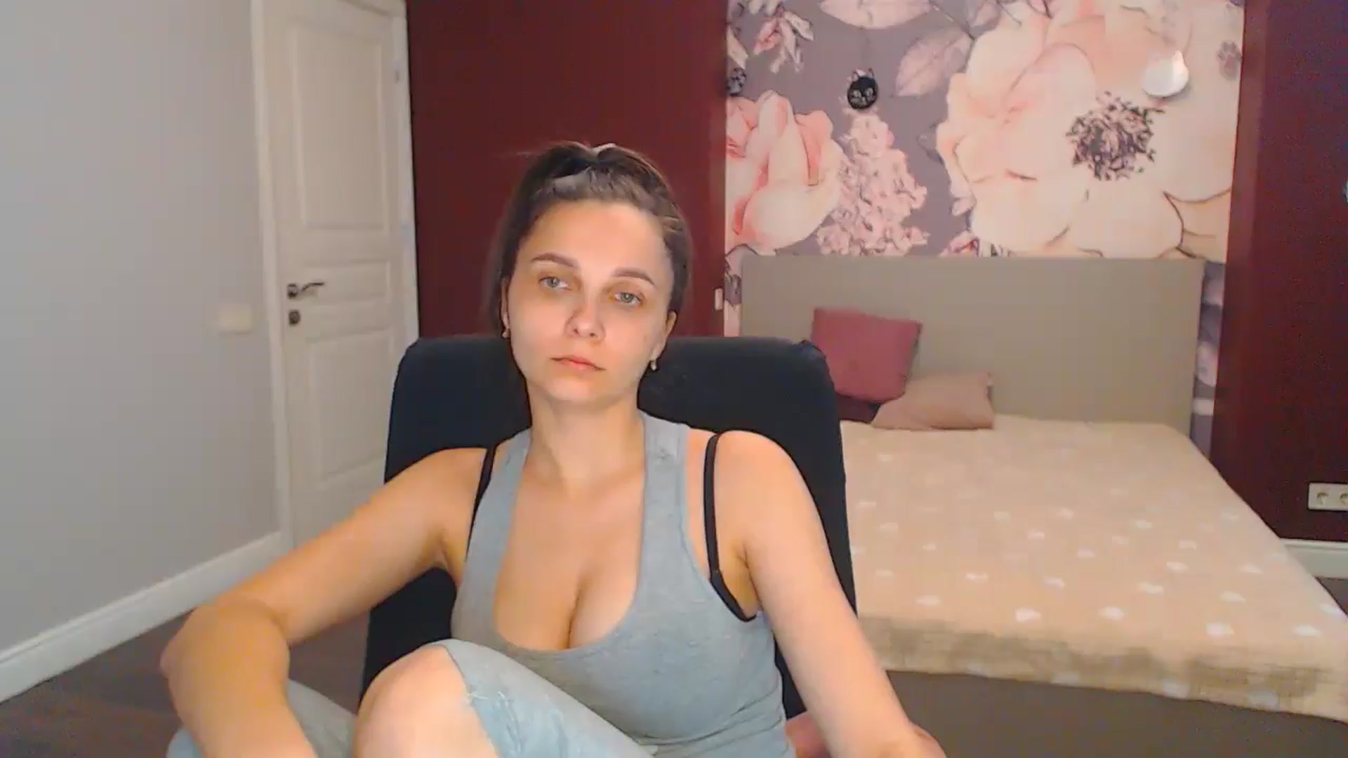 Gallery image thumbnail from Karina_Mils's myfreecams stream on, 07/14/2024, 10:42 image 8 of 20