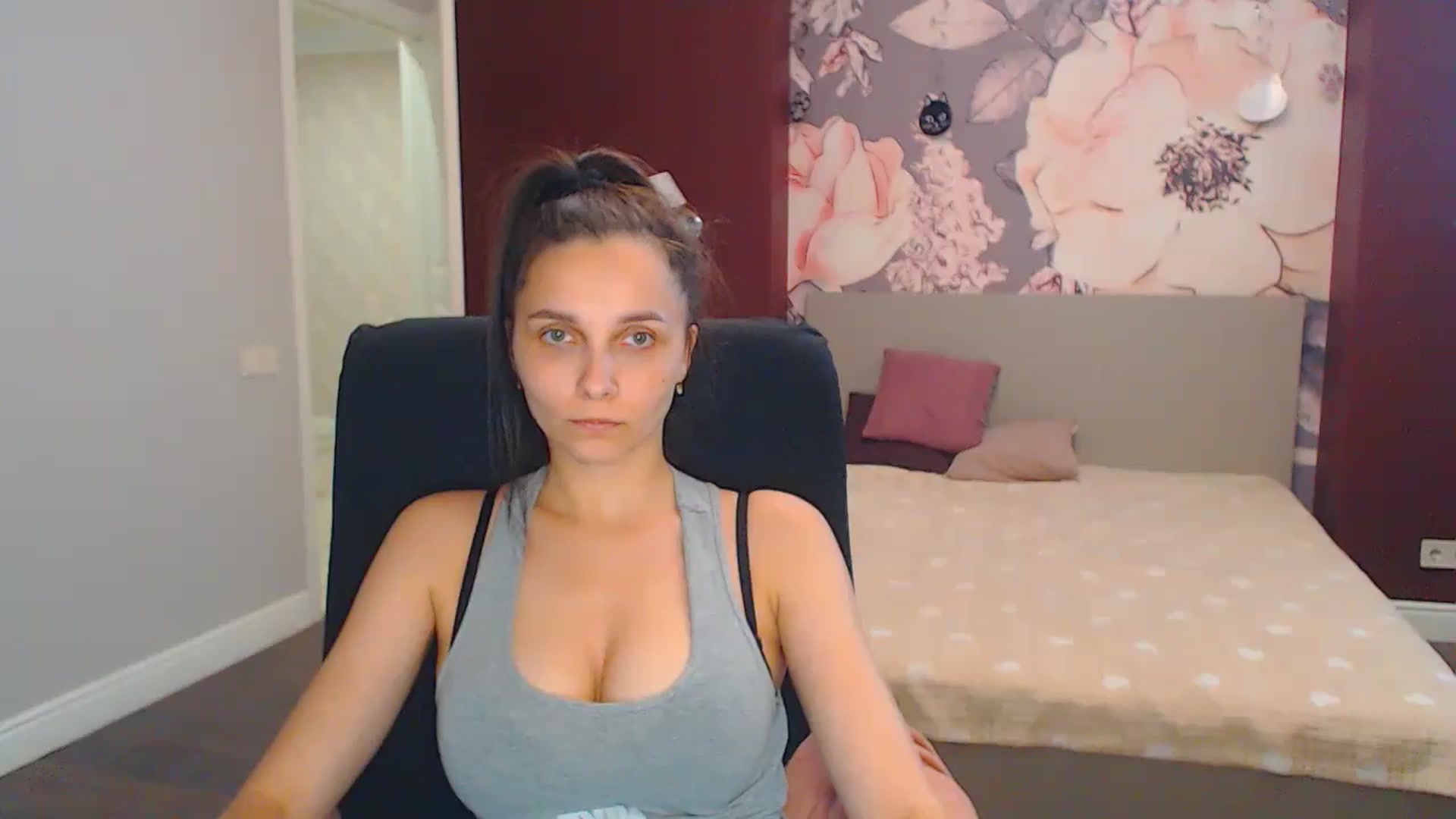 Gallery image thumbnail from Karina_Mils's myfreecams stream on, 07/14/2024, 12:24 image 15 of 20