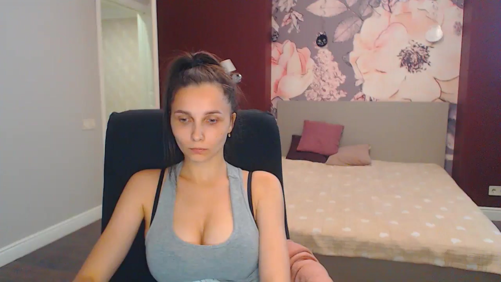 Gallery image thumbnail from Karina_Mils's myfreecams stream on, 07/14/2024, 12:24 image 16 of 20