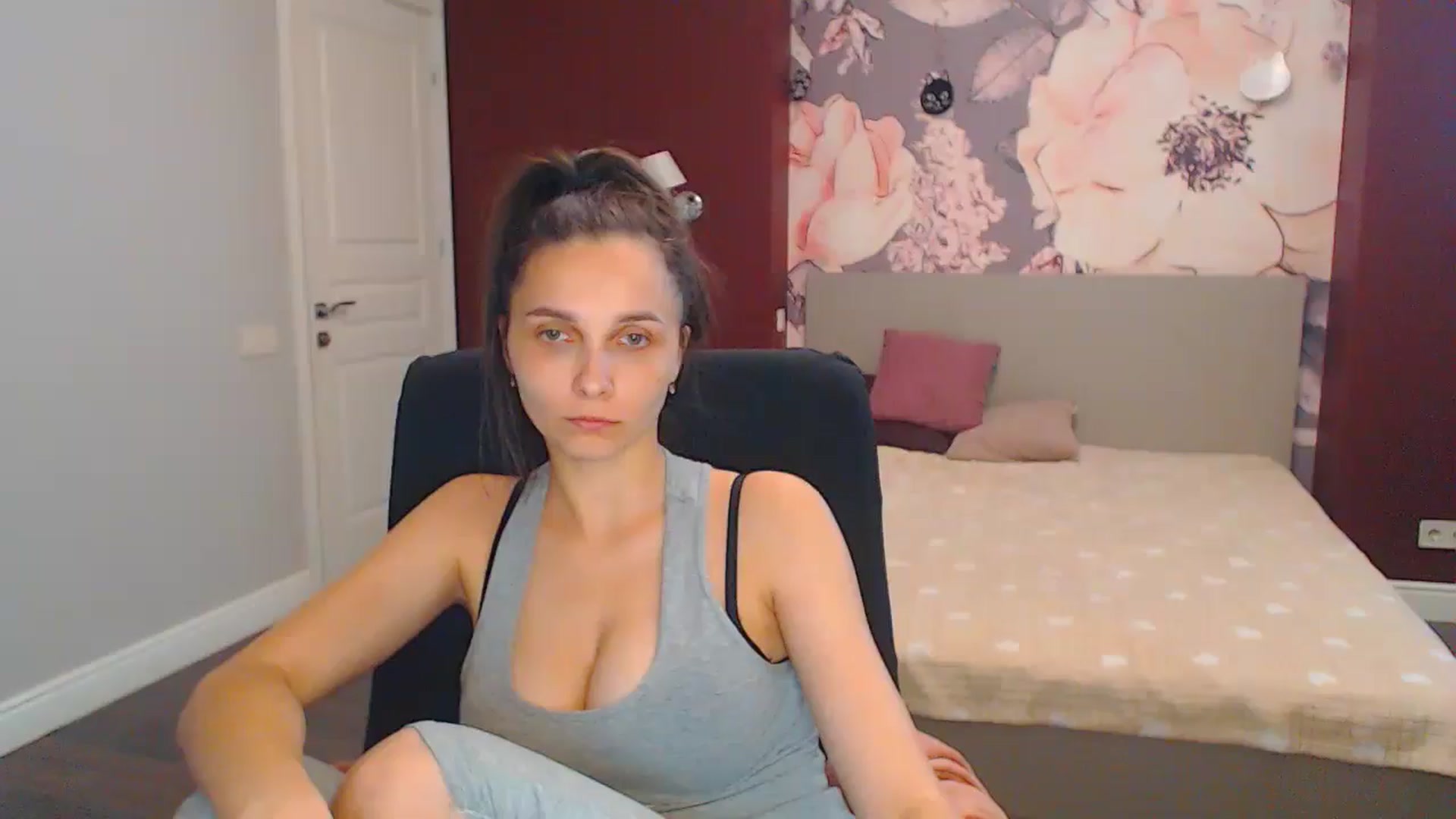 Gallery image thumbnail from Karina_Mils's myfreecams stream on, 07/14/2024, 12:24 image 12 of 20