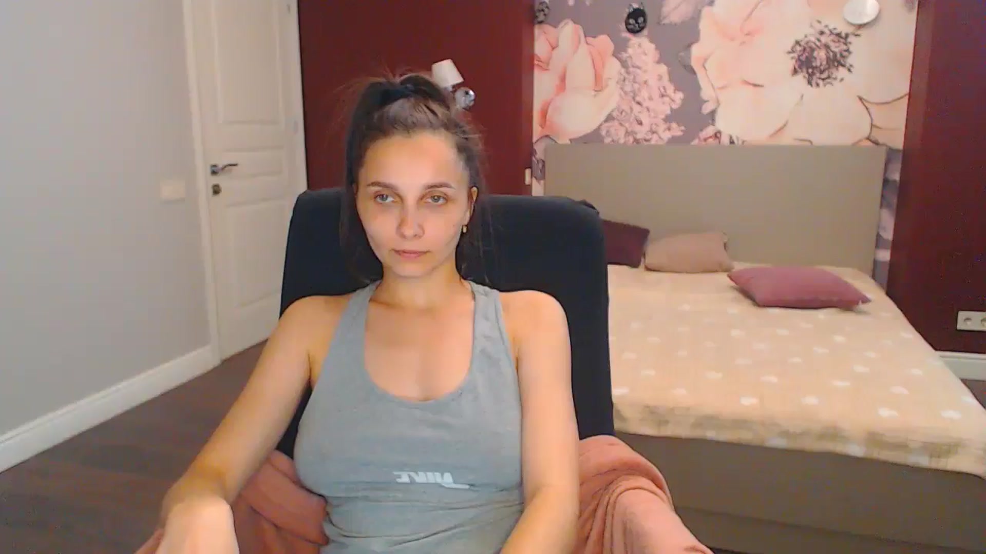 Gallery image thumbnail from Karina_Mils's myfreecams stream on, 07/14/2024, 14:04 image 15 of 20