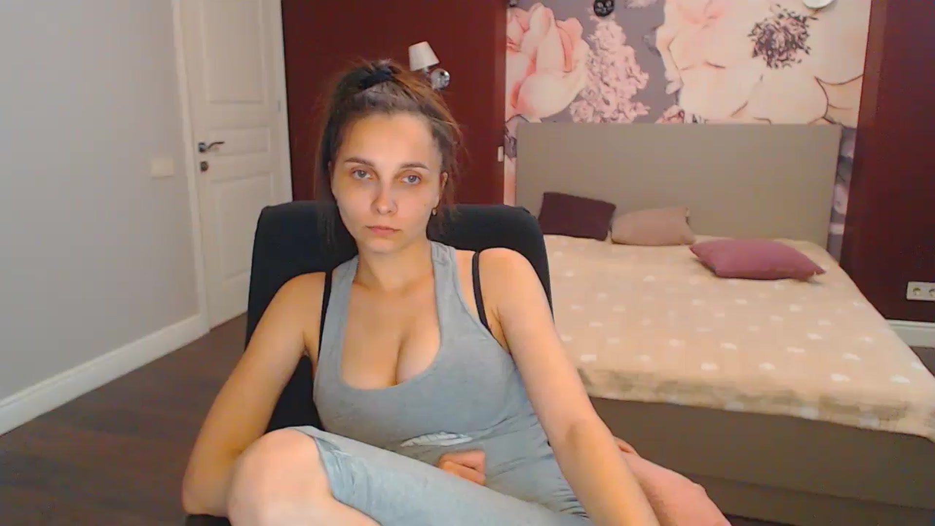 Gallery image thumbnail from Karina_Mils's myfreecams stream on, 07/14/2024, 14:04 image 5 of 20