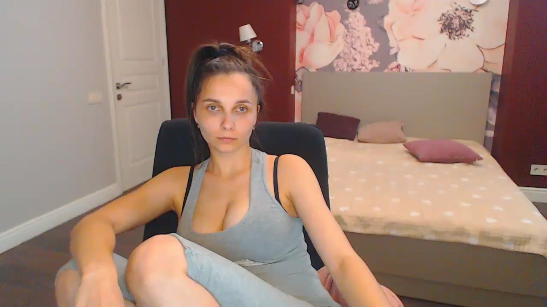 Gallery image thumbnail from Karina_Mils's myfreecams stream on, 07/14/2024, 14:04 image 8 of 20