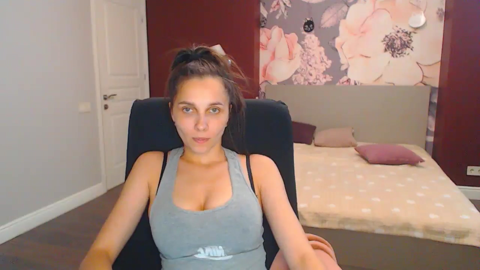 Gallery image thumbnail from Karina_Mils's myfreecams stream on, 07/14/2024, 14:04 image 9 of 20