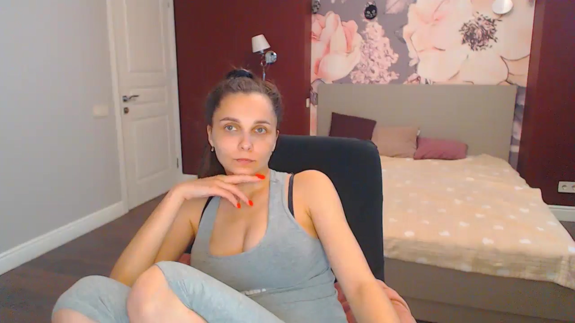 Gallery image thumbnail from Karina_Mils's myfreecams stream on, 07/15/2024, 10:33 image 17 of 20