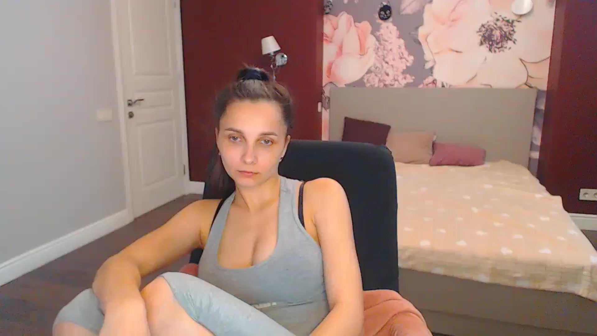 Gallery image thumbnail from Karina_Mils's myfreecams stream on, 07/15/2024, 10:33 image 16 of 20