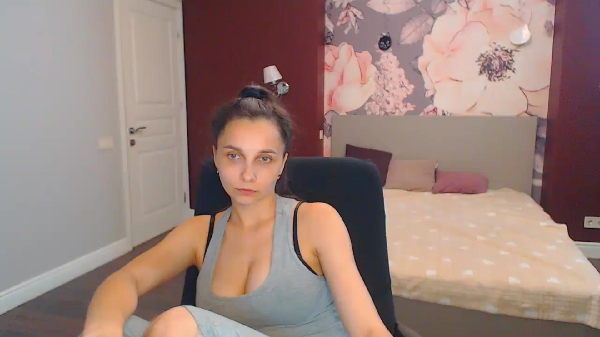 Gallery image thumbnail from Karina_Mils's myfreecams stream on, 07/15/2024, 12:04 image 19 of 20