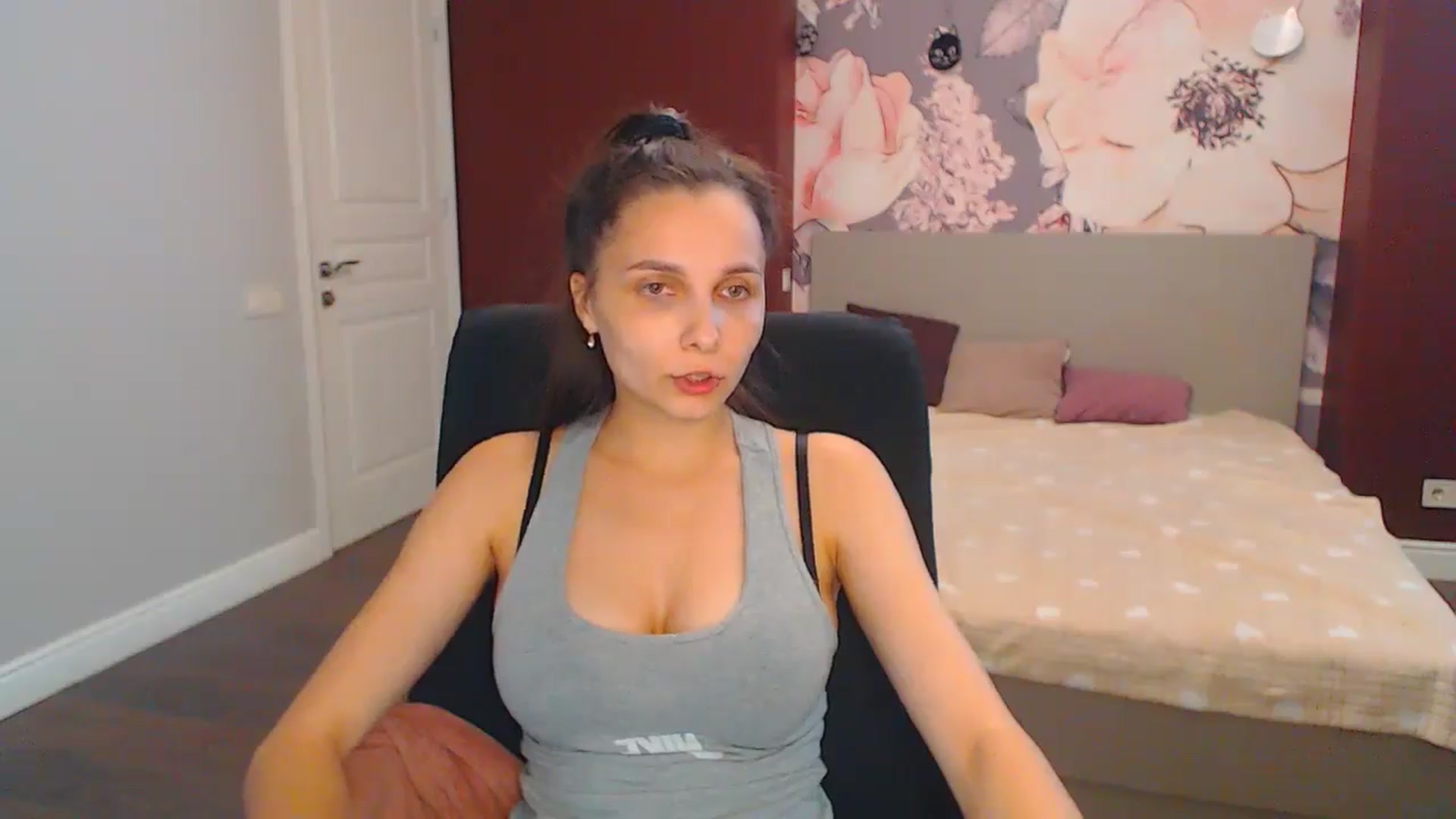 Gallery image thumbnail from Karina_Mils's myfreecams stream on, 07/15/2024, 12:04 image 13 of 20