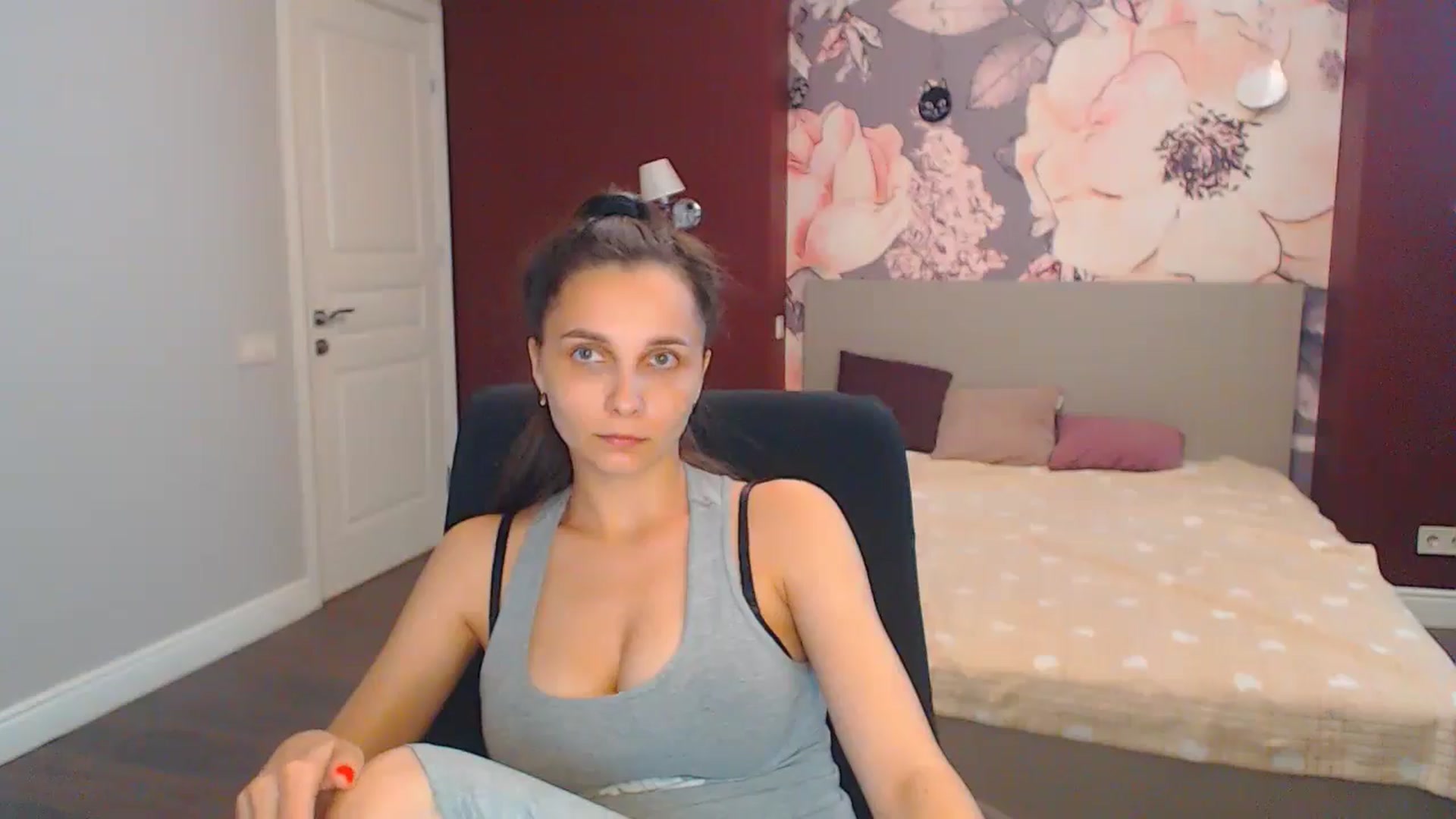 Gallery image thumbnail from Karina_Mils's myfreecams stream on, 07/15/2024, 12:04 image 16 of 20